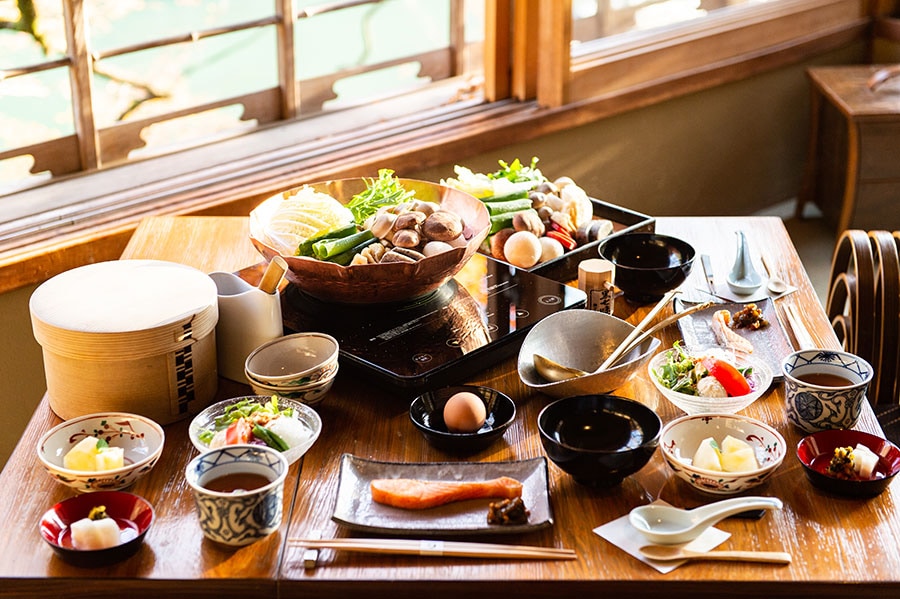 冬の京都で親しまれている野菜やできたて豆腐や湯葉など、ヘルシーな食材で一日の始まり。