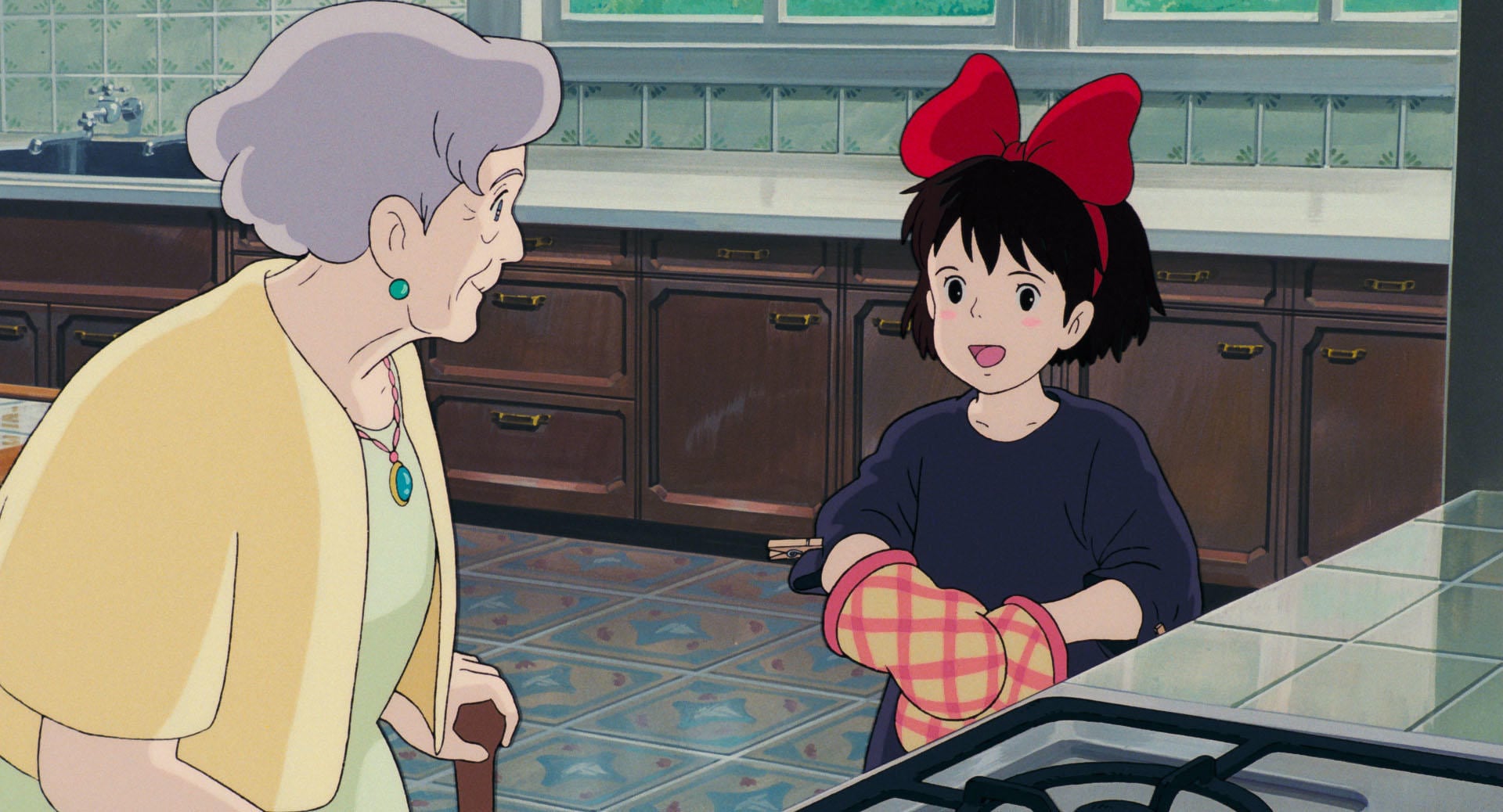 老婦人はキキに「ニシンのパイ」の配達をお願いする　© 1989 Eiko Kadono/Hayao Miyazaki/Studio Ghibli, N