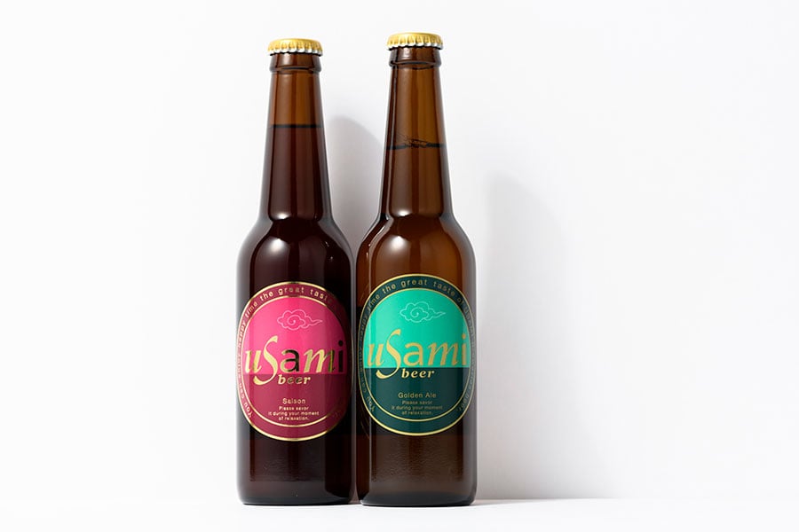【静岡県】宇佐美麦酒製造の「Usami」各500円(330ml)。左から：Saison、Golden Ale。