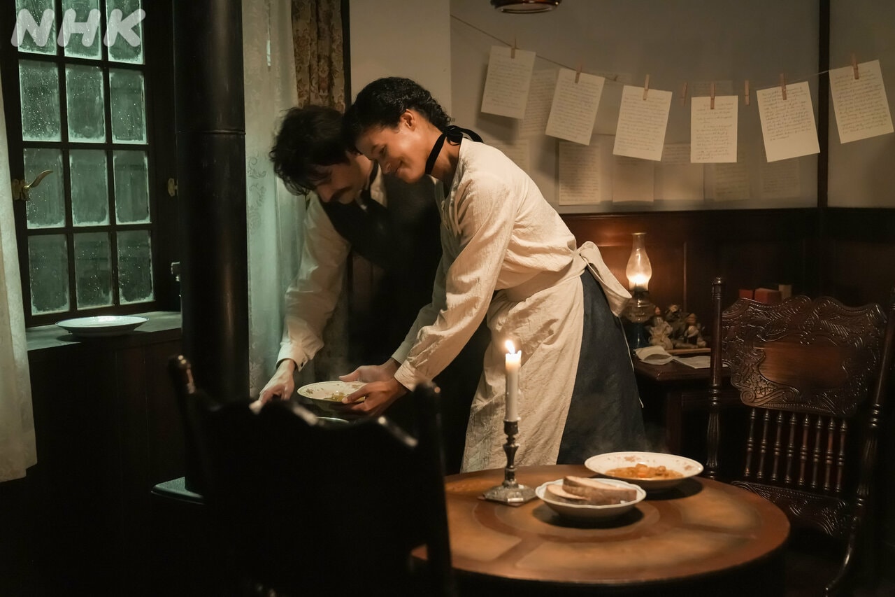 朝ドラ「ばけばけ」の場面写真。ヘブンにはかつて永遠の愛を誓った人がいた。「ばけばけ」公式Xより。