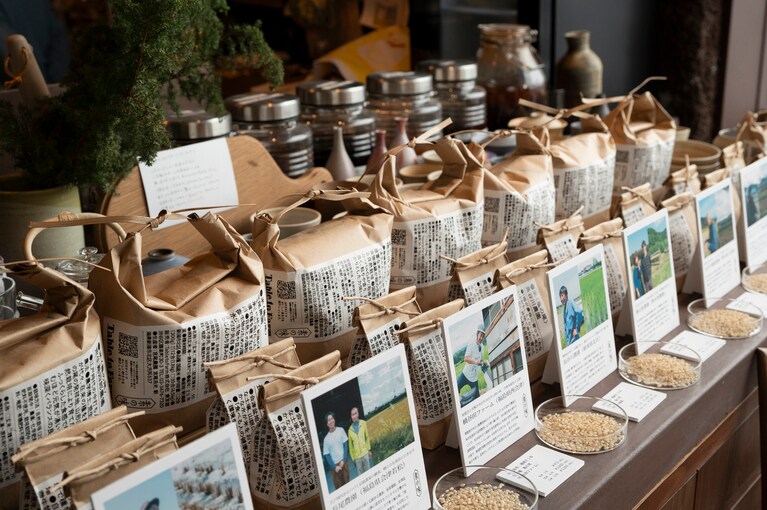 新米4種類の食べ比べと田んぼからの報告会。