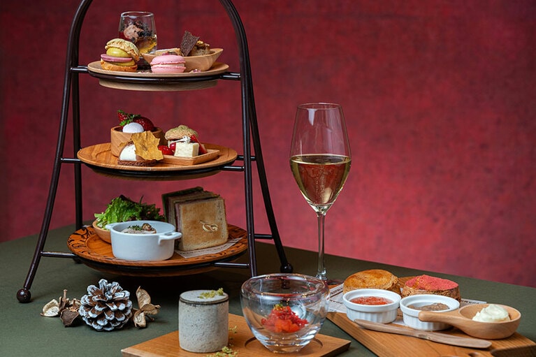 冬のアフタヌーンティー「Winter Delights」のイメージ。1名5,200円、 グラスシャンパン付き1名6,200円（ともに税込・サ別）。