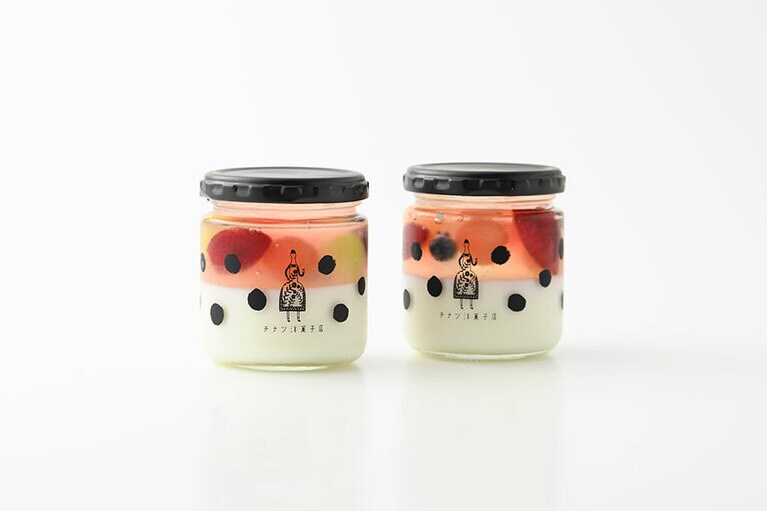 チナツ洋菓子店「フルーツたっぷり 杏仁豆腐」各529円／佐賀県