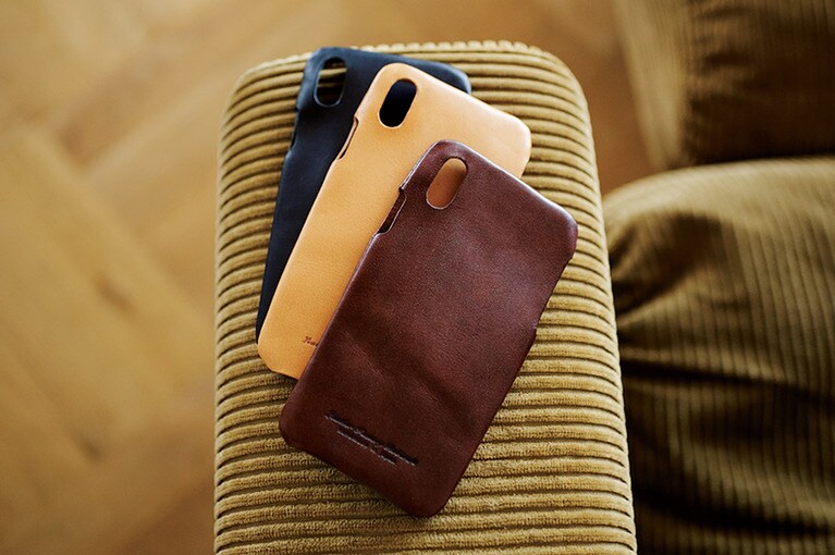 【ROBERUのiPhone Xsケース】各8,000円。