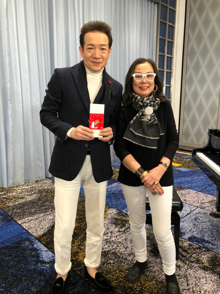 テレビ番組で田原さんと共演　(ウォーマックさん提供)