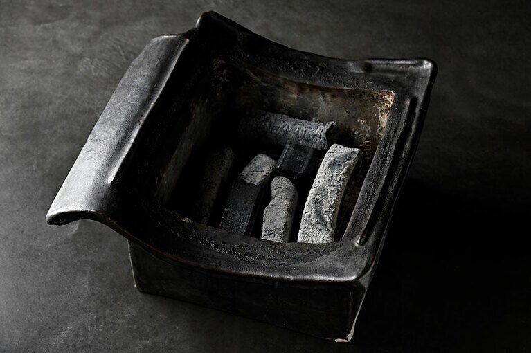 石州瓦の特製焜炉。