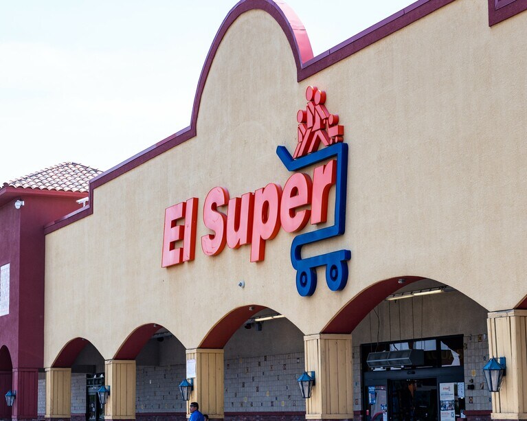 【El Super】7:00～22:00　無休　 elsupermarkets.com