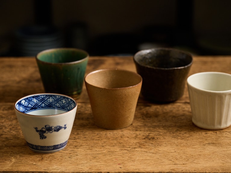 あれこれとほしくなるそば猪口の数々、小物入れに使うのもたのしい。