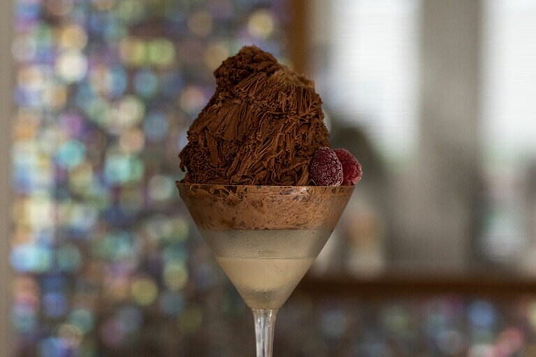 ショコラ×アーモンドミルクの「グラニテ・ショコラ アーモンドミルク」イートイン 1,100円、テイクアウト 1,080円。