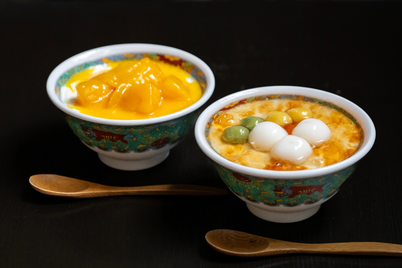 看板メニューのミルクプリン「双皮奶」。