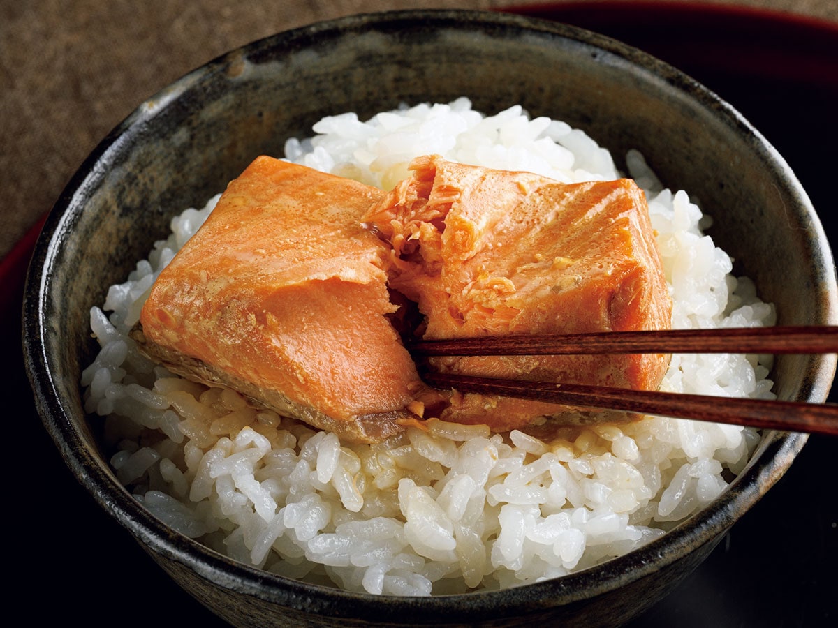 ブランド米：「新之助」（新潟）5kg 5,000円～8,000円台。
ご飯のおとも：「匠の焼漬 さけ」150g（3切入り） 972円／新潟小川屋