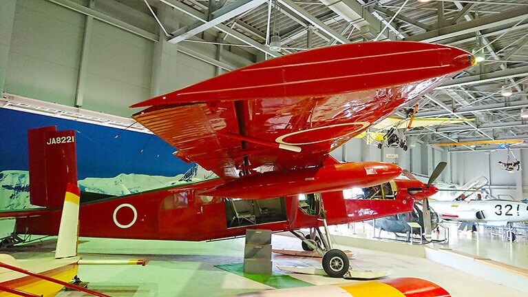 ［石川県立航空プラザ］空港の目の前に実はこんな空間が。館内には、実機も数多く展示されています。