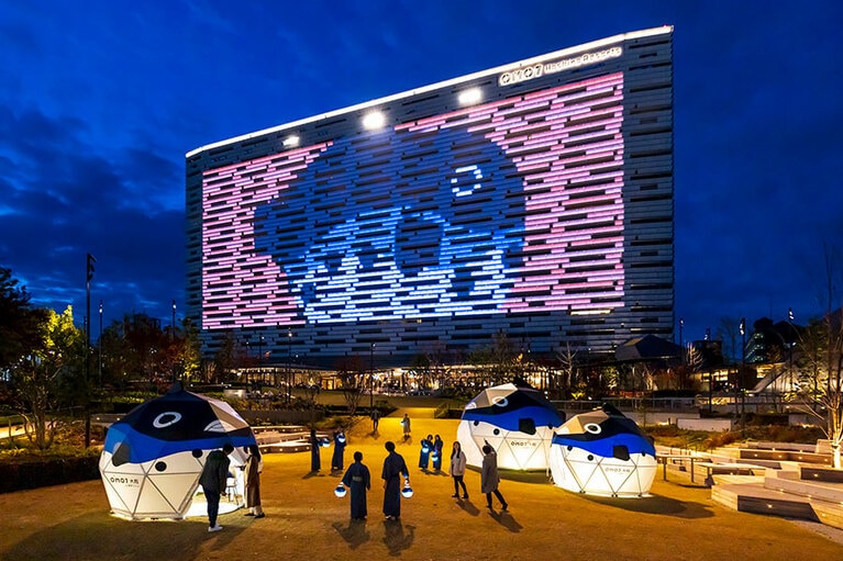 ホテル一帯を彩るキュートなふぐたち。