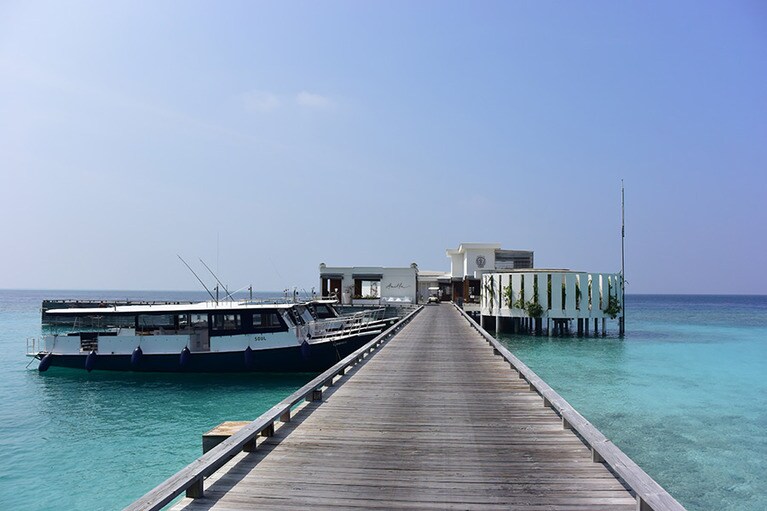 「フィーリングKOI」やシャンパンバー、ナイトクラブを併設した水上レストランエリア。