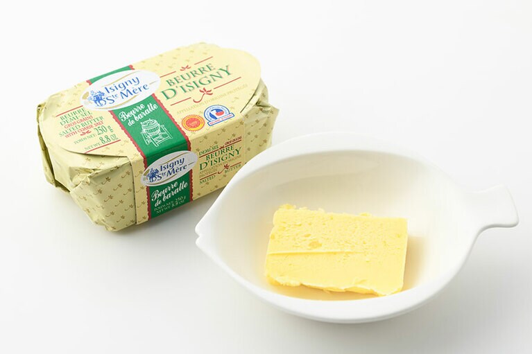 イズニー加塩チャーニング発酵バターAOP 250g 990円／成城石井
