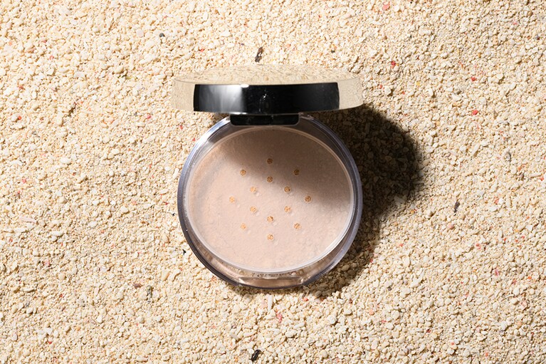 「ナチュラルホワイトニングミネラルパウダーサンスクリーン(コンパクトタイプ)」SPF50+･PA++++ ［医薬部外品］ クリアピンク 6g 6,930円／MiMC(限定発売中)