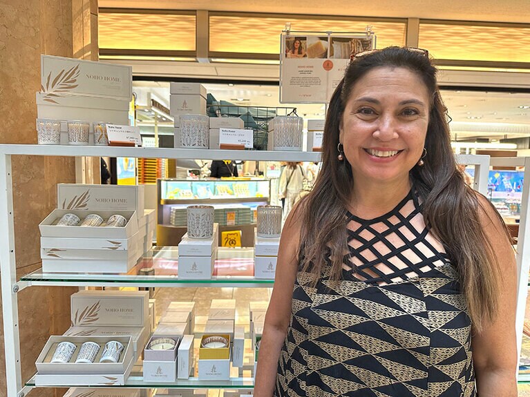 ノホホーム社長兼クリエイティブディレクターのジャリーン・カナ二・ベルさん。