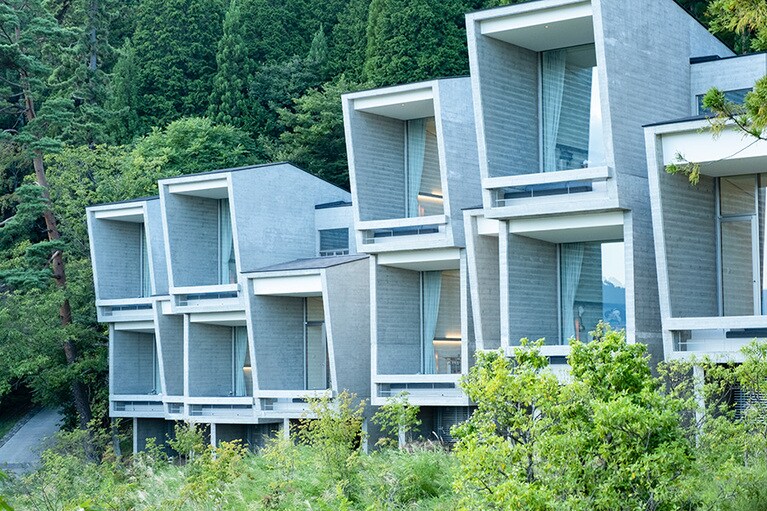 標高約800ｍに位置する「星のや富士」に滞在し、ゆっくりと高地に慣れてから富士山を目指すのもいい。