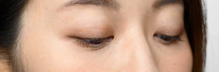 ベージュのグラデーションで、洗練された目もと印象に！