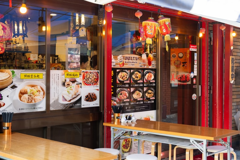 天気がいい日はテラス席で食べるのも気持ちがいい。