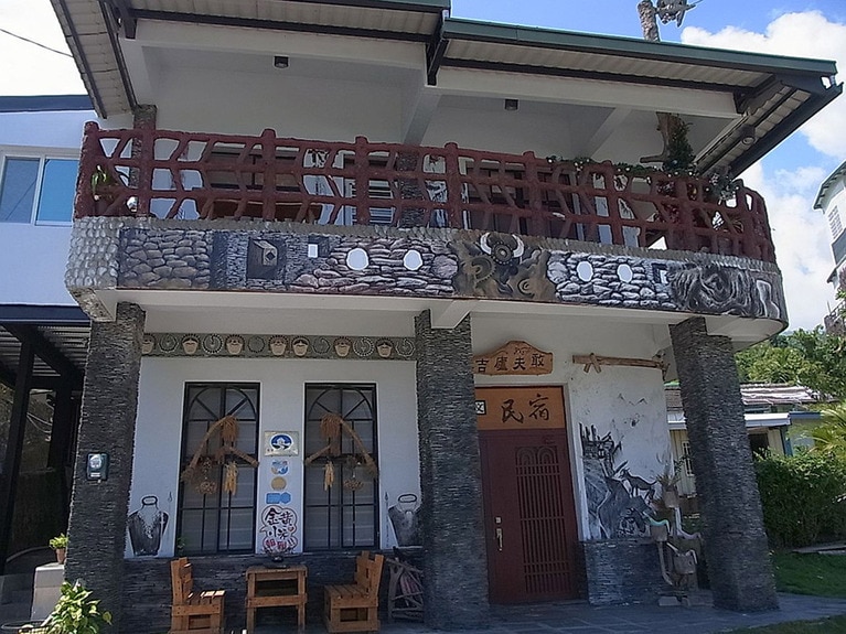 嘉蘭村を後にし、隣の新興村へ。ガイドはルカイ族からパイワン族へとバトンタッチ。