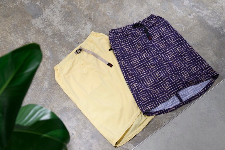 「NYLON PACKABLE MIDI SKIRT」12,100円。