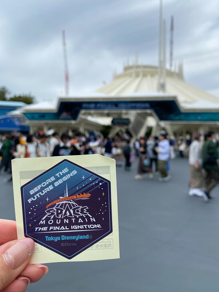 苦労して手に入れたオリジナルデザインシール。家宝にします。（筆者撮影）