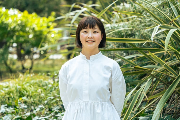 そうめん料理研究家として活動する、著者の日坂春奈さん。