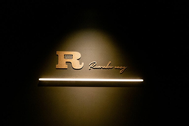 このロゴマークからめくるめくパフェ体験が始まります。