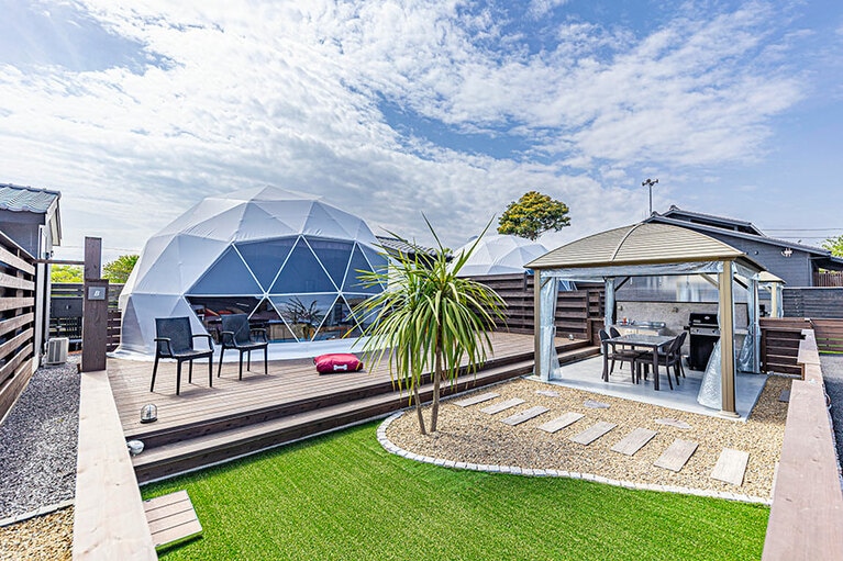 専用ドッグラン付きの愛犬同伴可能な「ドッグドーム」。