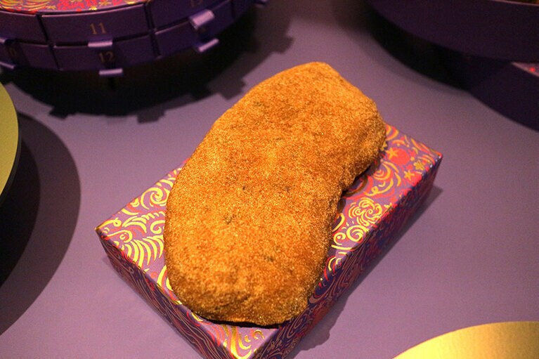 3,780円。12月1日(水)販売開始。