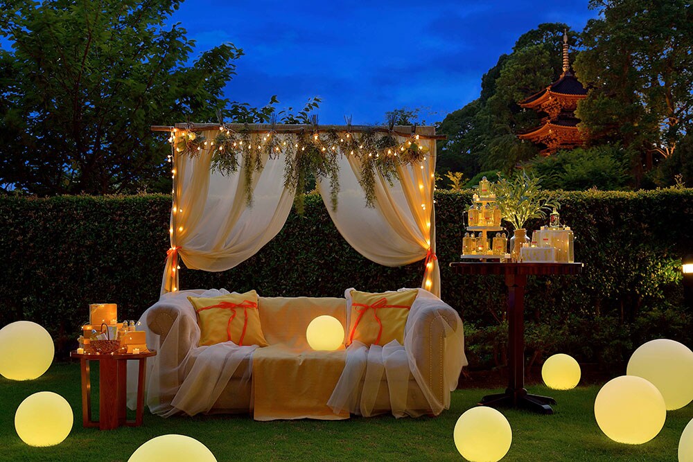 「L'OCCITANE×東京雲海ガーデンテラスディナー ～雲海と月夜のプロヴァンス～」の会場となる、「ガーデンテラス」に設けられた幻想的なフォトブース。