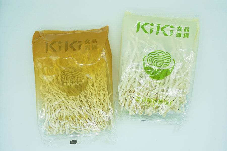 左が「KiKi 椒香麻醤拌麵」、右が「KiKi 蔥香陽春拌麵」。