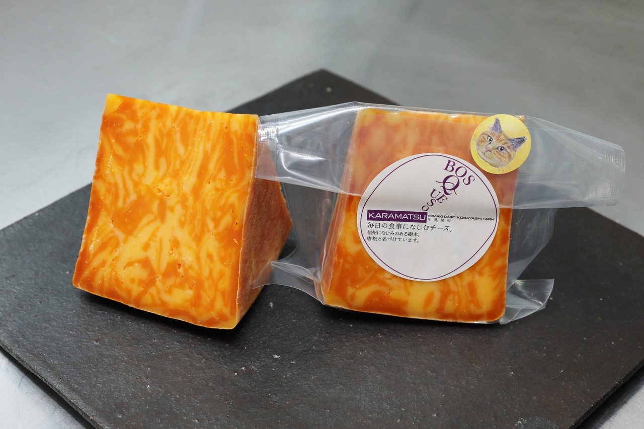 チェダーチーズ「KARAMATSU Chatora GURA」100g 1,350円。