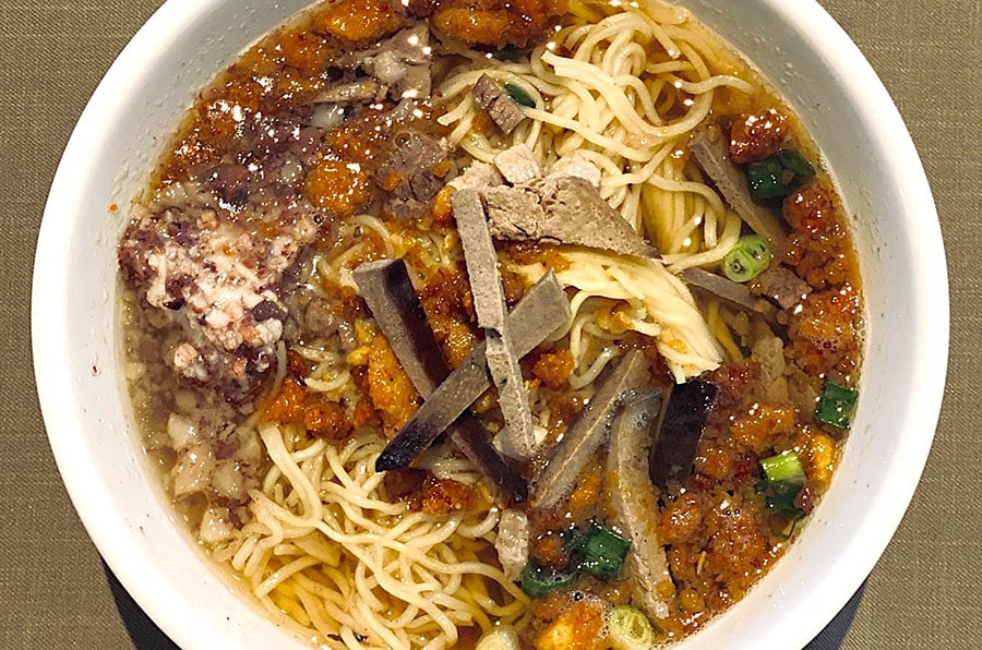 フィリピン風ラーメン「バッチョイ（Batchoy）」。