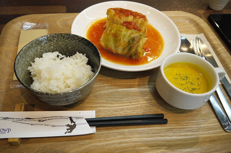 出来たてほやほやのロールキャベツをいただきました。肉まで柔らかく仕上がっており、おいしくて箸が止まりません！