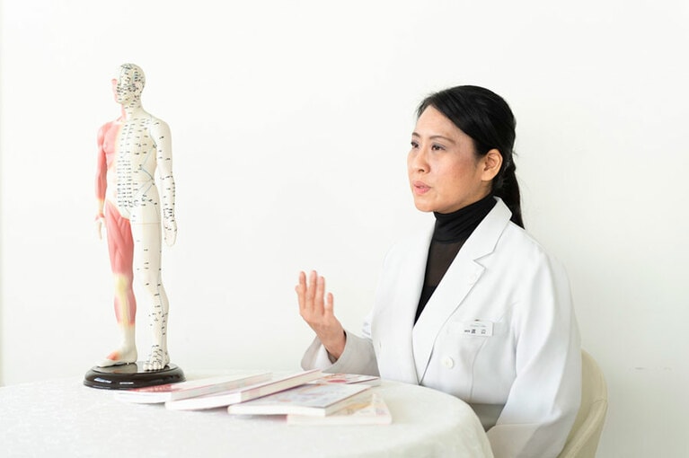 スクールでプロの指導も行う総院長の渡辺佳子先生。