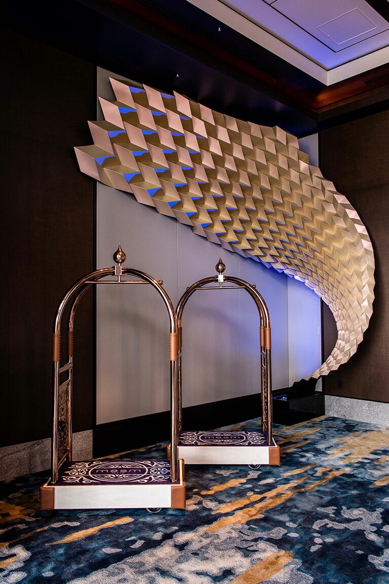 ラゲージのためのお立ち台となる特注カート。