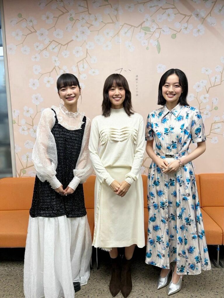 『ブラッサム』石橋静河にバトンを繋いだ見上愛＆上坂樹里（見上愛公式Instagramより）
