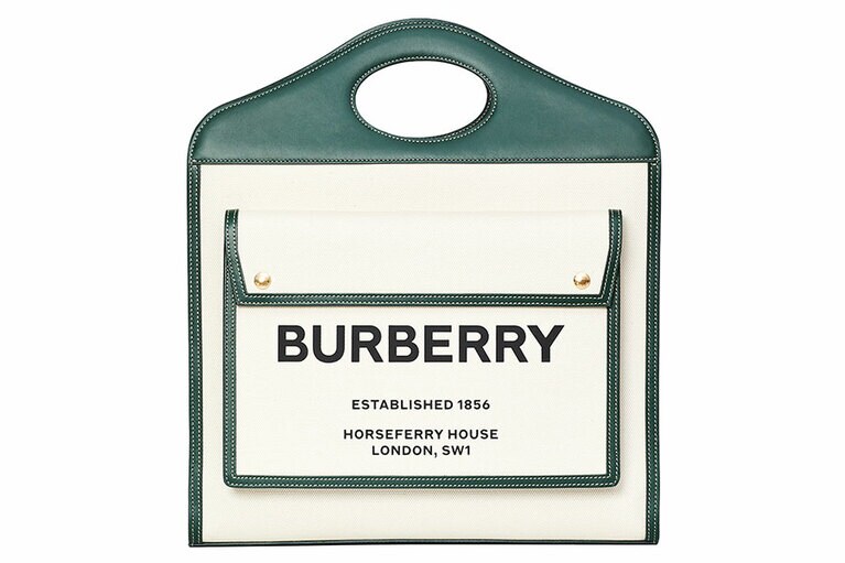 ミディアム ツートン キャンバス＆レザー ポケットバッグ ダーク パイン グリーン〈H37×W41×D9.5cm〉190,000円(予定価格)／バーバリー(バーバリー・ジャパン)