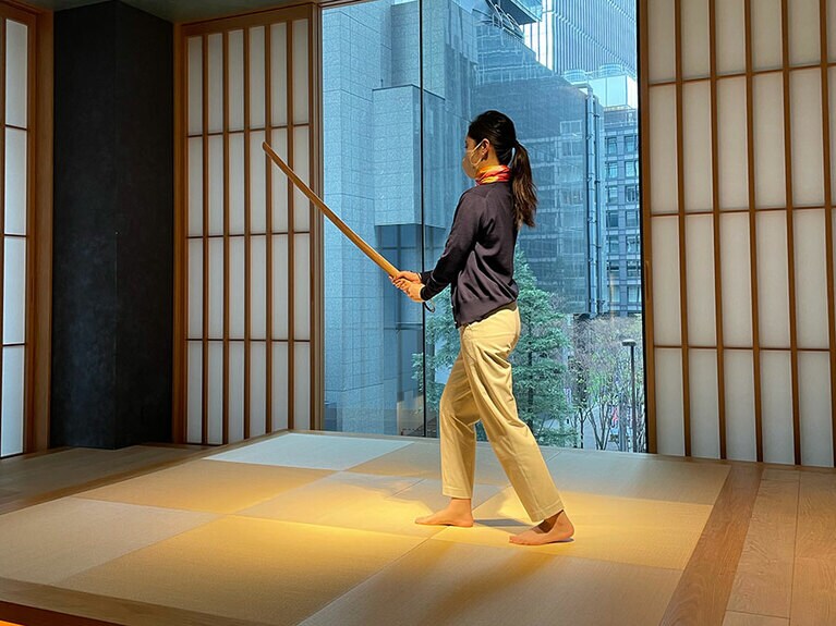 オリジナルのエクササイズは、幕末の三大道場のひとつである「北辰一刀流」の所作に呼吸法を組み合わせたもの。