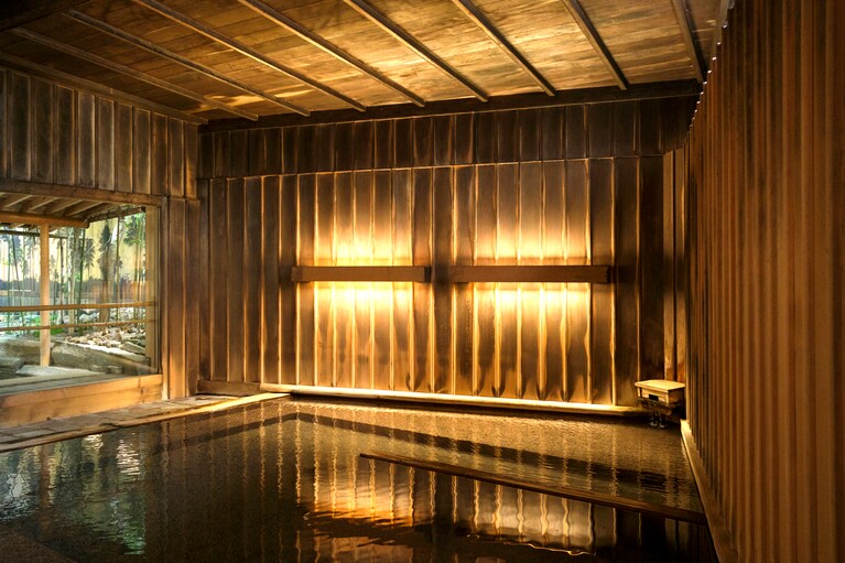 ヒバの木をふんだんにあしらった「瑠璃光」。