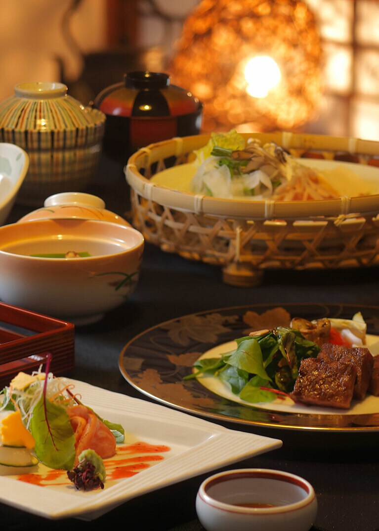 個室料亭で味わえる“森の晩餐”。