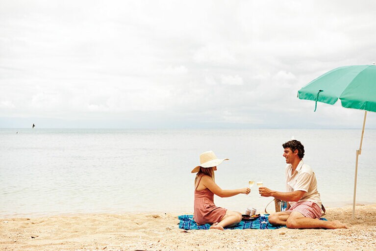 ビーチで過ごすピクニックもおすすめ。ランチボックスを持って出かけよう。