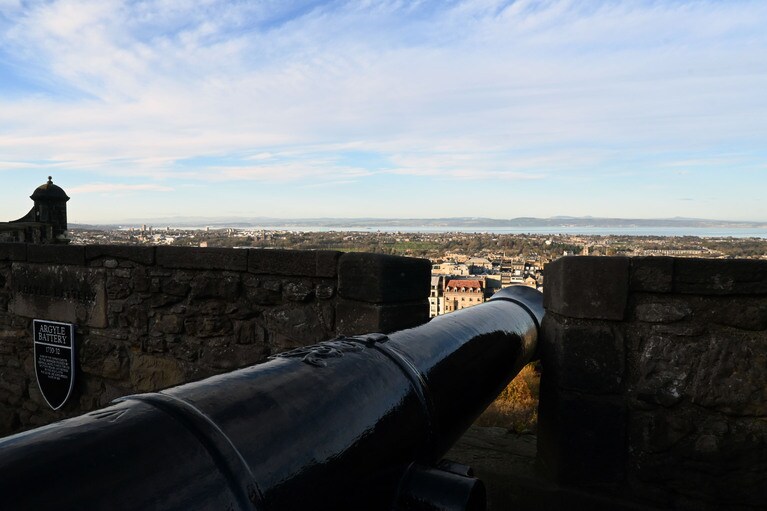 幾度となく戦火に見舞われたエジンバラ城。