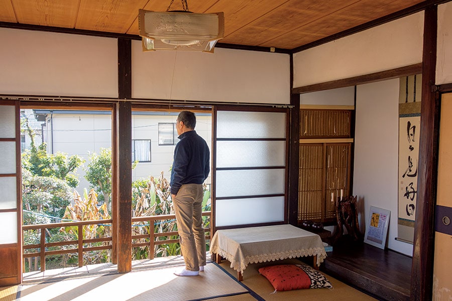 夏目漱石の旧宅にて。漱石は明治33年3月から熊本を離れるまでこの家に住んだ。震災後、2階の部屋の壁にはいくつもひびが入ったが、きれいに修復された。