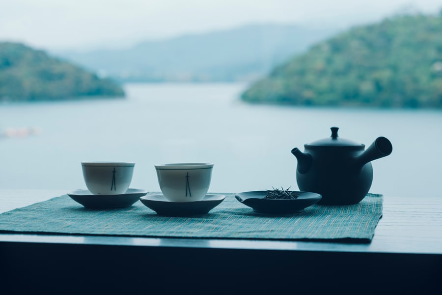 浜名湖を眺め、くつろぎながらお茶を……。