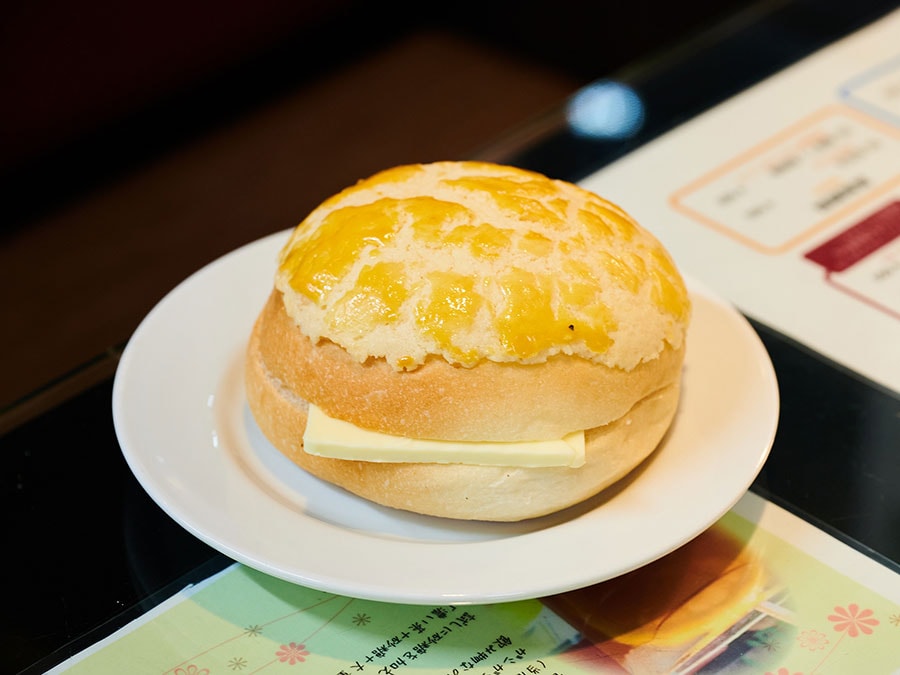 サクサクなのにふわふわ……インパクト大のパンは香港人のソウルフード。