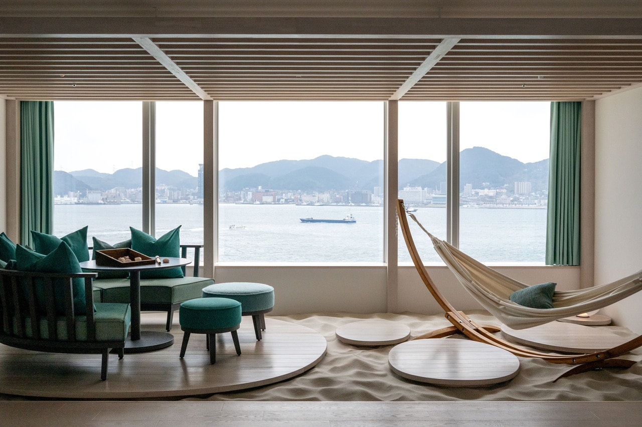 室内にプライベートビーチがある⁉「海峡カバナスイート」。
