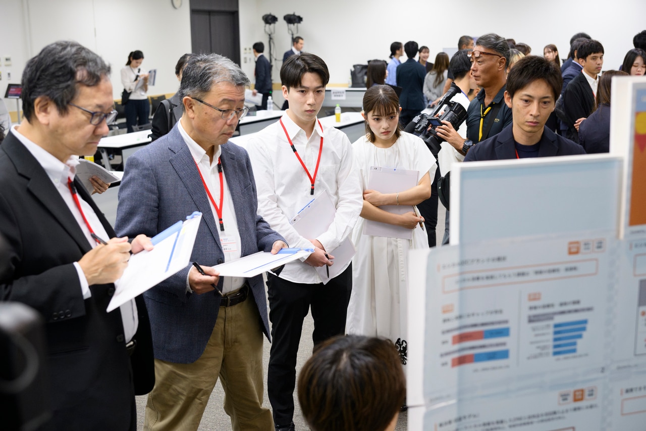 ポスターセッションでは、地域課題解決に向けた想いについて質問いただくなど、活発に意見交換がされていた。